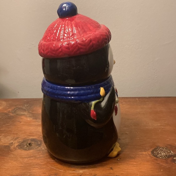 NWT- Adorable Hand Painted Holiday Penguin Ceramic Cookie Jar Decoration - Picture 10 of 17